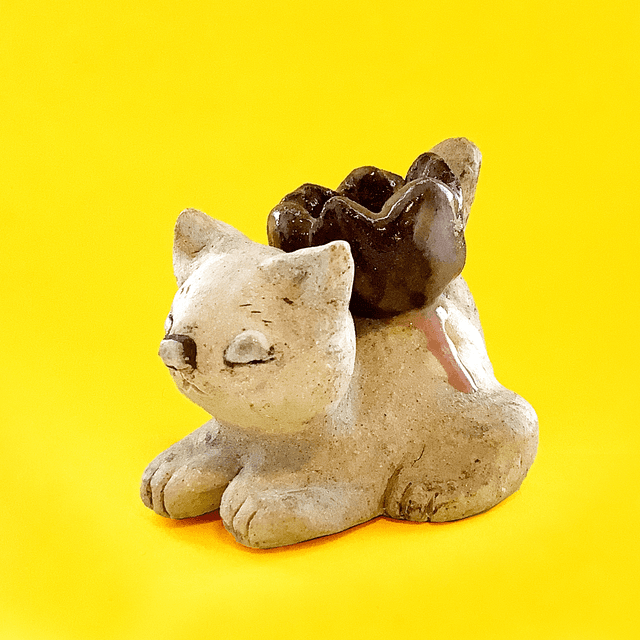 THE_CAT_WITH_FLOWER_POT